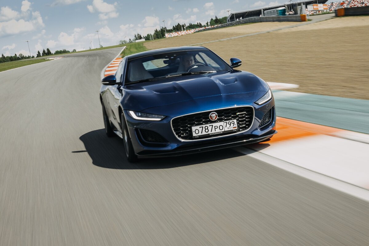 Обновлённый Jaguar F-Type 2021 модельный год