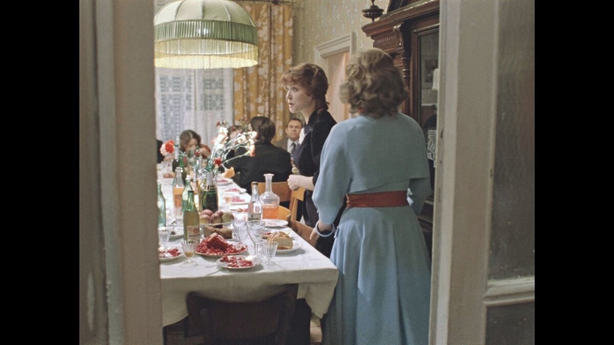 Кадр из фильма "Москва слезам не верит"