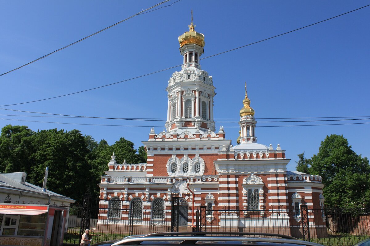 Воскресенская церковь у Смоленского православного кладбища. © фото: Дом Среди Лавров