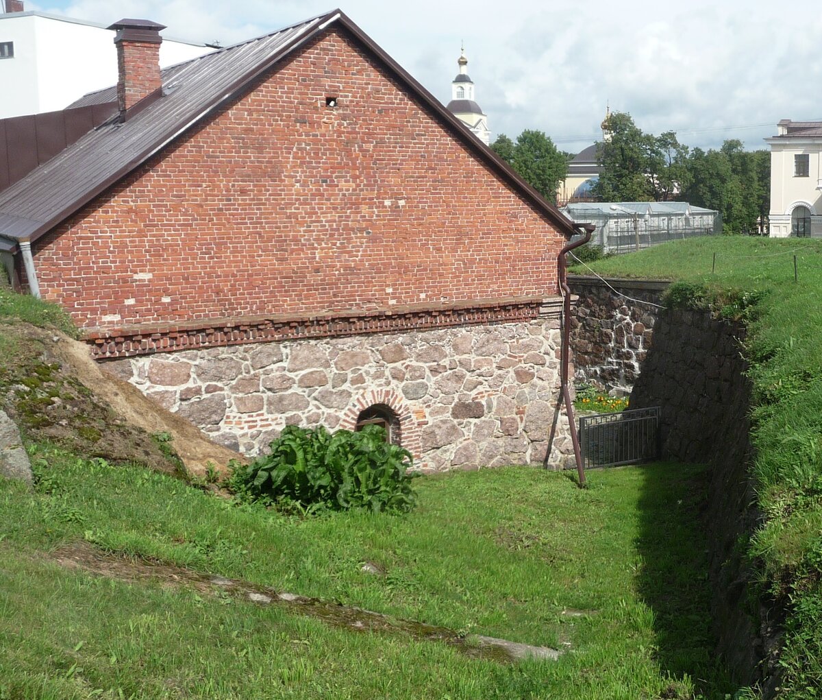 Сохранившиеся здания  бастиона.