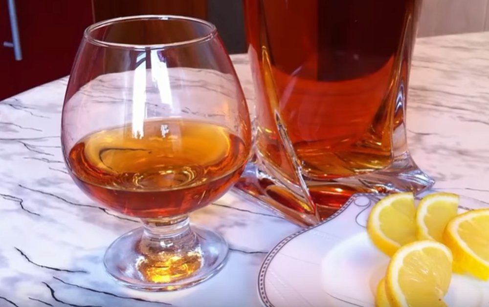 Домашний коньяк с апельсиновой цедрой