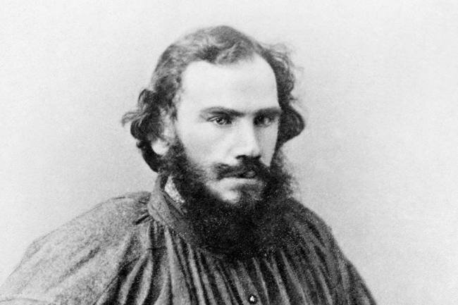 
Лев Николаевич Толстой (1828 – 1910), величайший наш классик, автор «Войны и мира» и «Анны Карениной». У него сейчас не меньше трехсот прямых потомков, которые регулярно собираются в Ясной Поляне почтить память великого предка.
