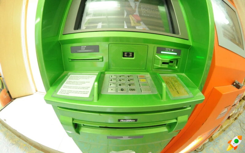 Почему в банкомате Сбербанка сняли большую комиссию?