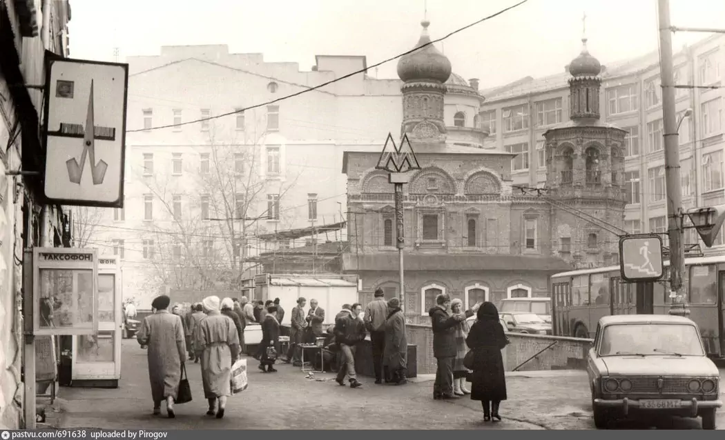 Проезд Серова (Лубянский), 1990 - 1993 г. Источник: https://www.facebook.com/photo.php?fbid=1428303513945414.