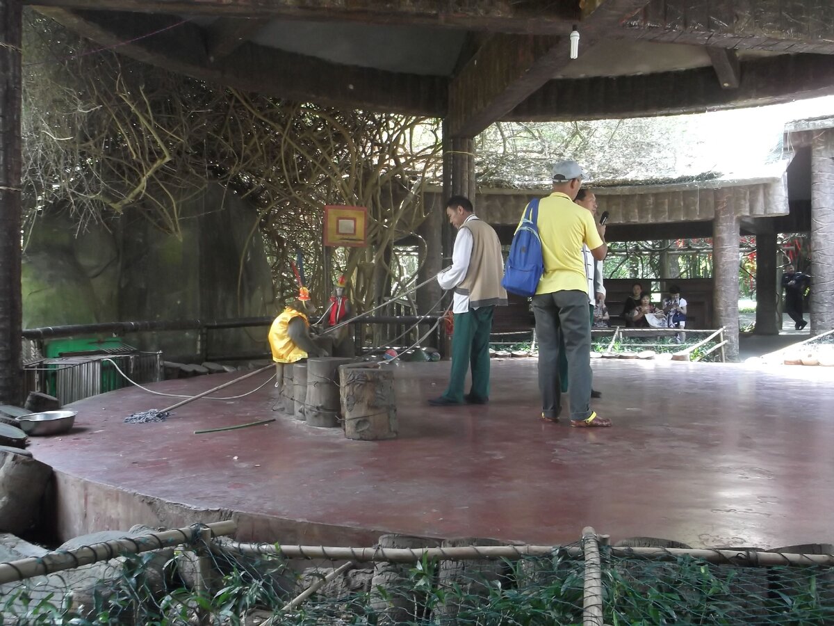 Сцена из спектакля