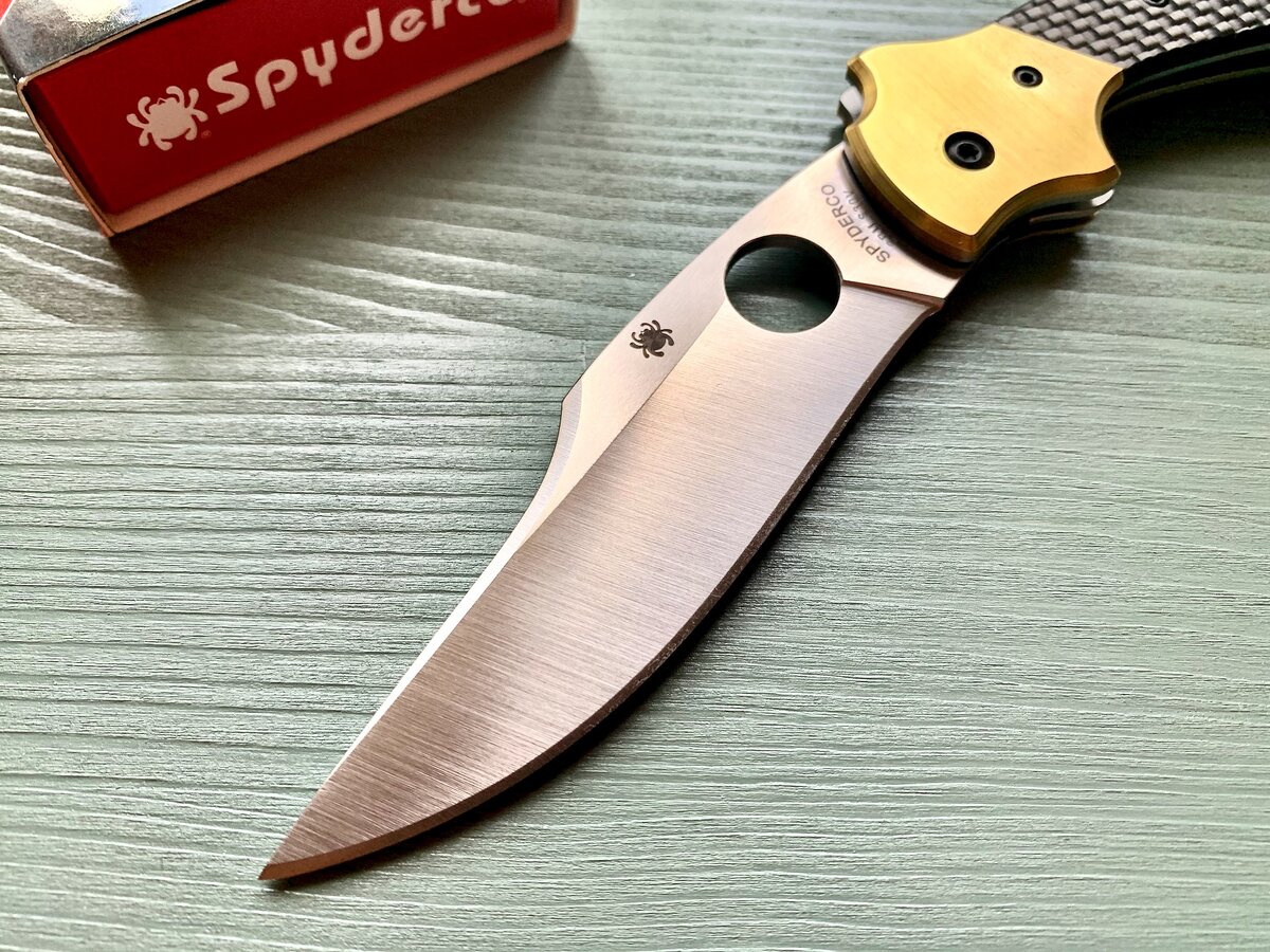 Клинок ножа выполнен из S30V