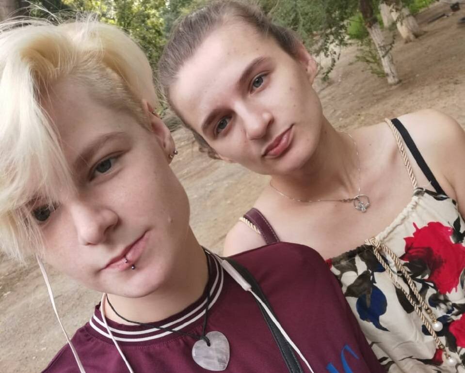 Настя Колесникова (слева) и ее подруга