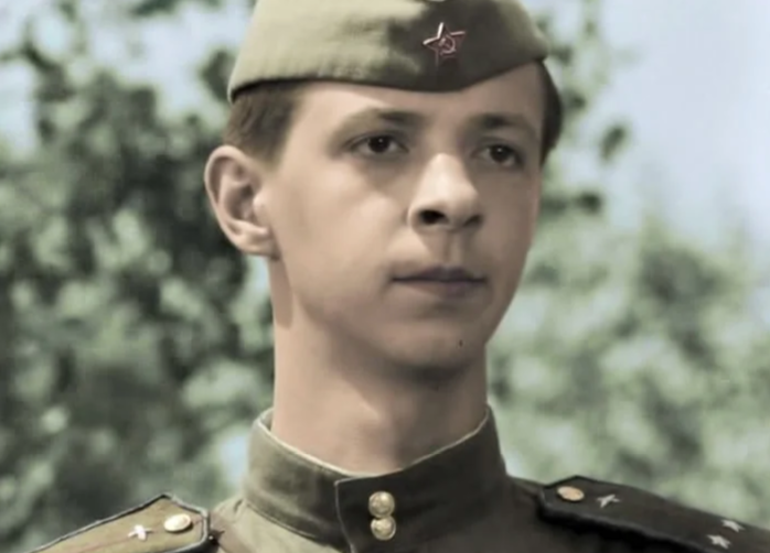 Сергей Иванов в фильме «В бой идут одни “старики”». Кадр из фильма