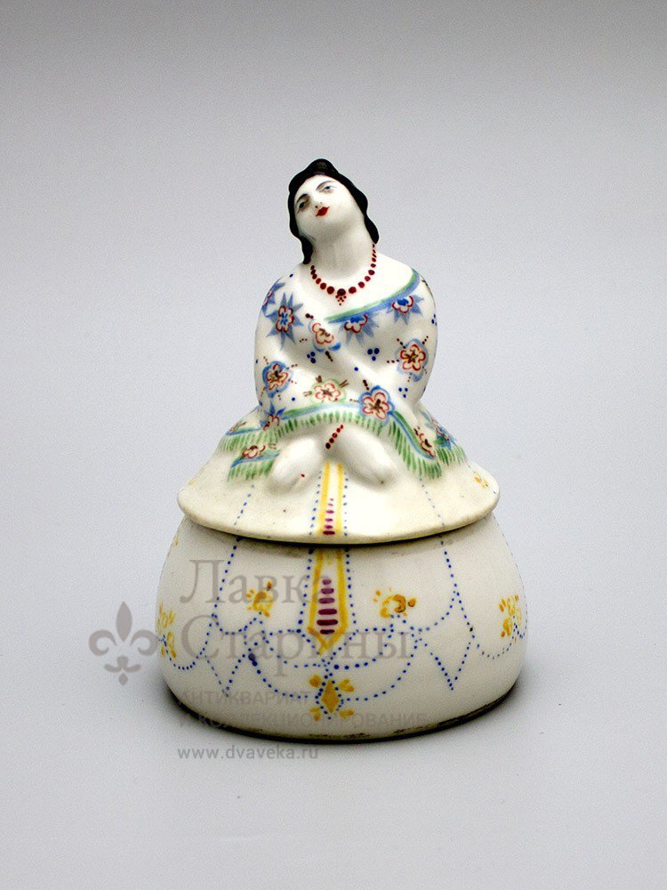Фарфоровая пудреница «Купчиха», скульптор Данько Н. Я., ЛФЗ, 1920-е