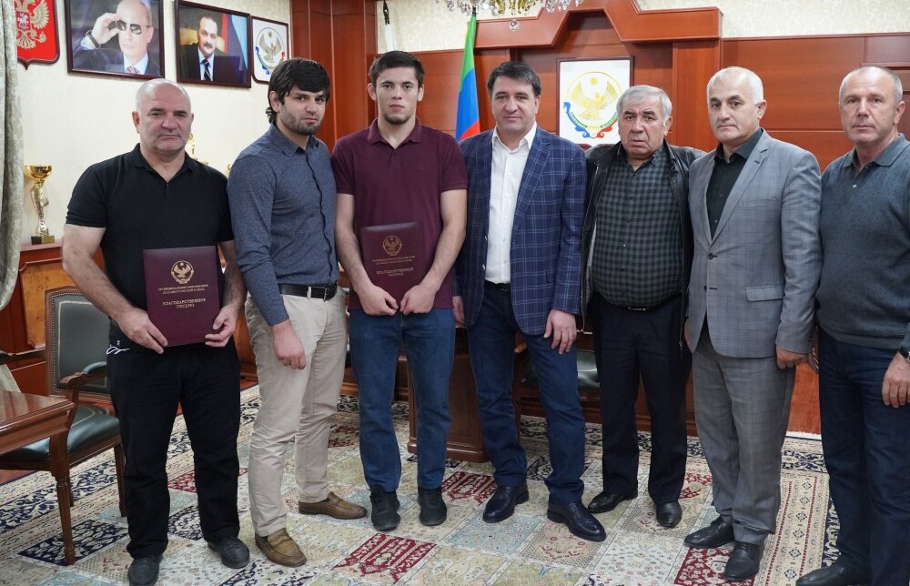 победитель Первенства России по вольной борьбе среди молодежи Асхаба Саадулаева