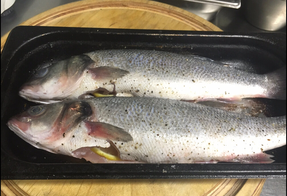 Сибас. Белая рыба, но морская.