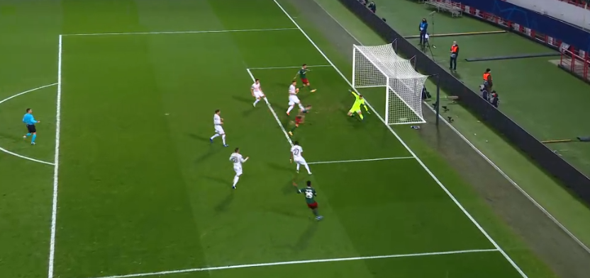 Антон Миранчук сравнивает счет. Локомотив - Бавария. Источник фото: youtube канал Матч ТВ