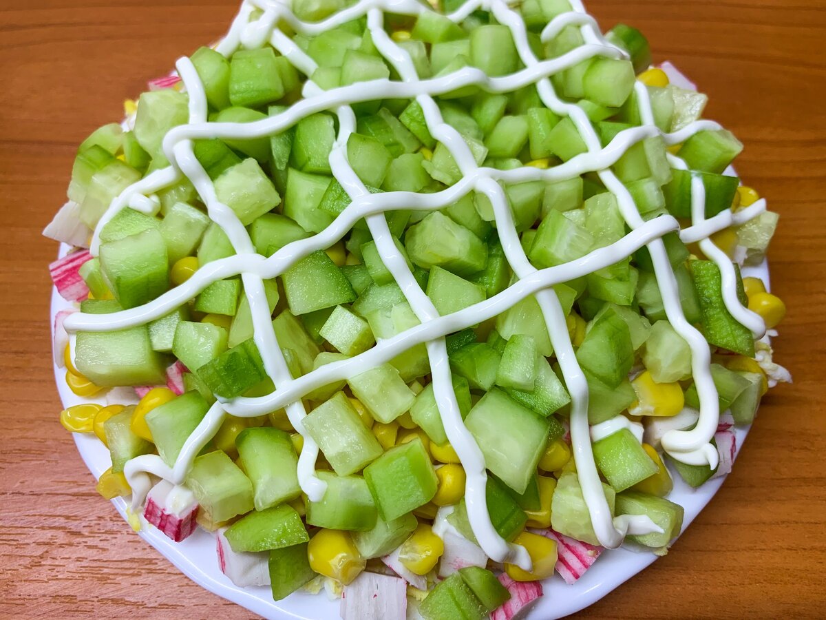 салат с сыр косичкой и кукурузой