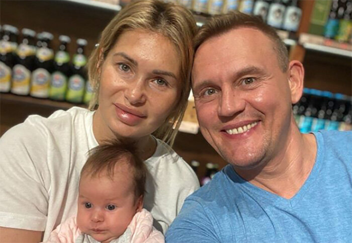 Ангелина и Степан с дочкой