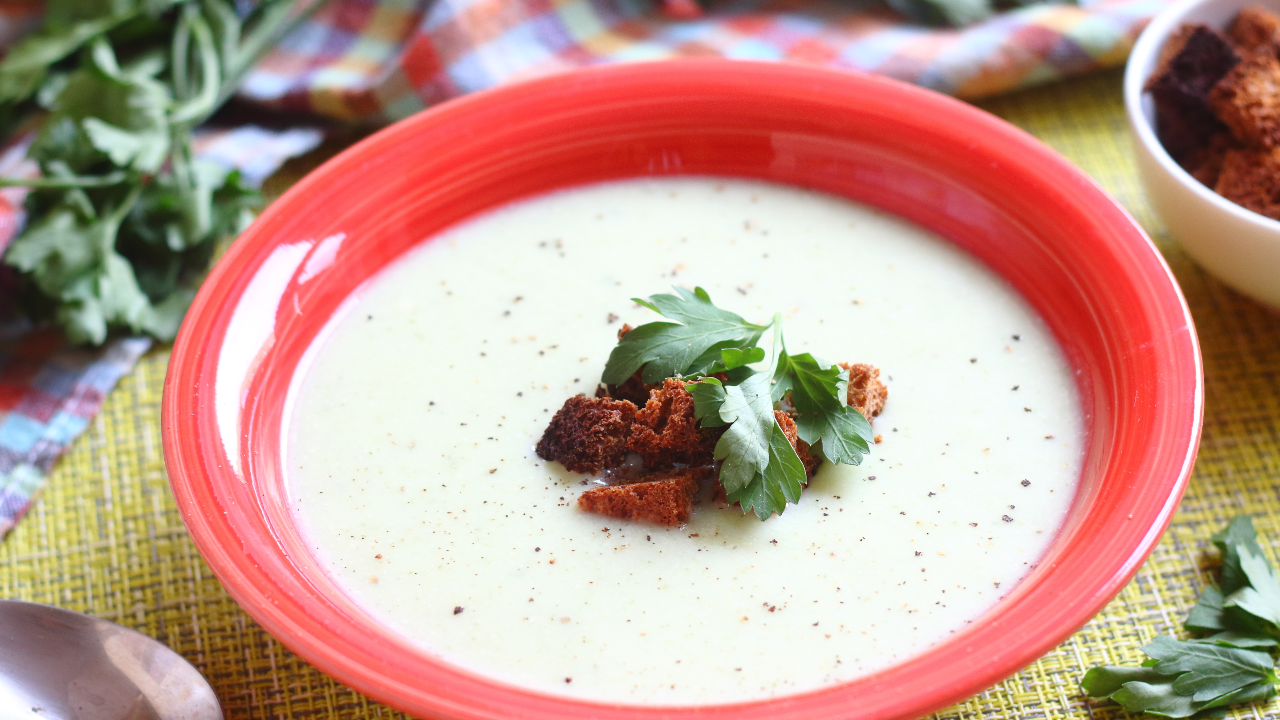 🍲Суп-пюре из кабачков с молоком — видео рецепт. Как приготовить кабачковый  суп пюре на молоке?