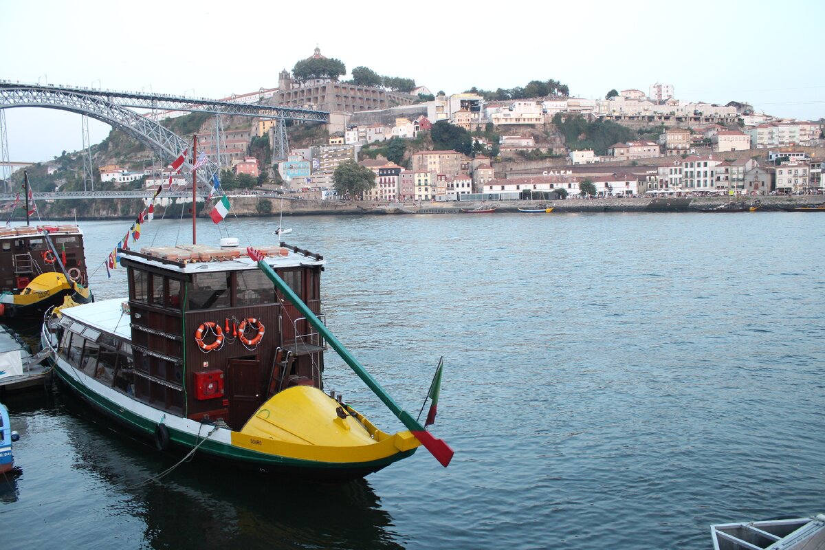 Порту, вид на мост. Фото автора. Листайте галерею