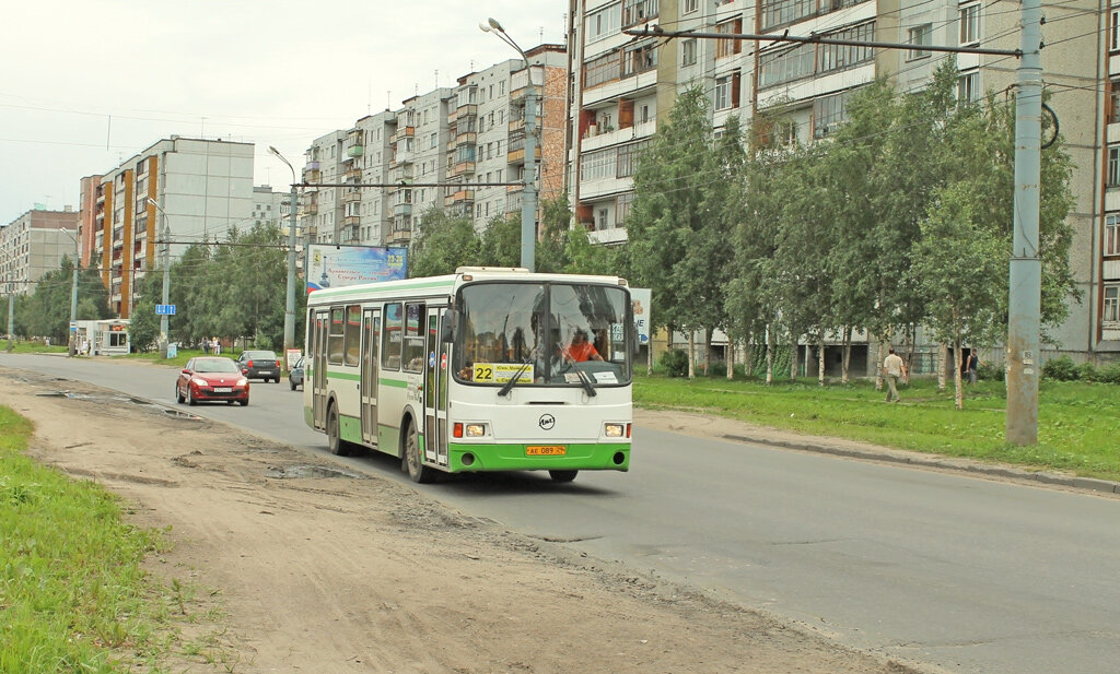 июнь 2012 г., г. Архангельск, ул. Советская, маршрут № 22, автобус ЛиАЗ-5256.36