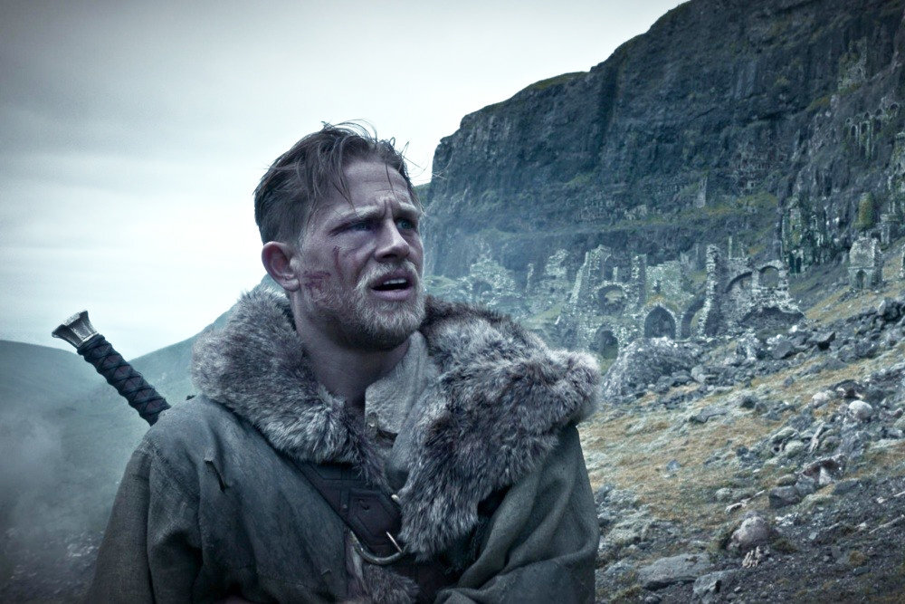 Кадр из трейлера к фильму «Меч короля Артура»