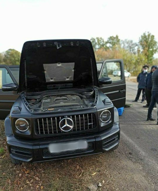 Авто подозреваемого (Мерседенс Генендваген)