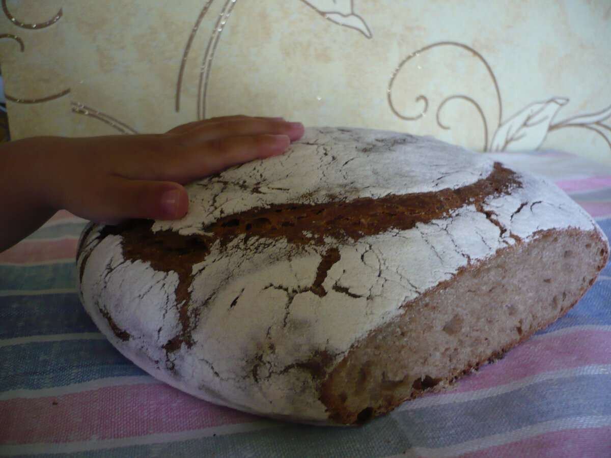 Мой первый хлеб на ржаной закваске.
