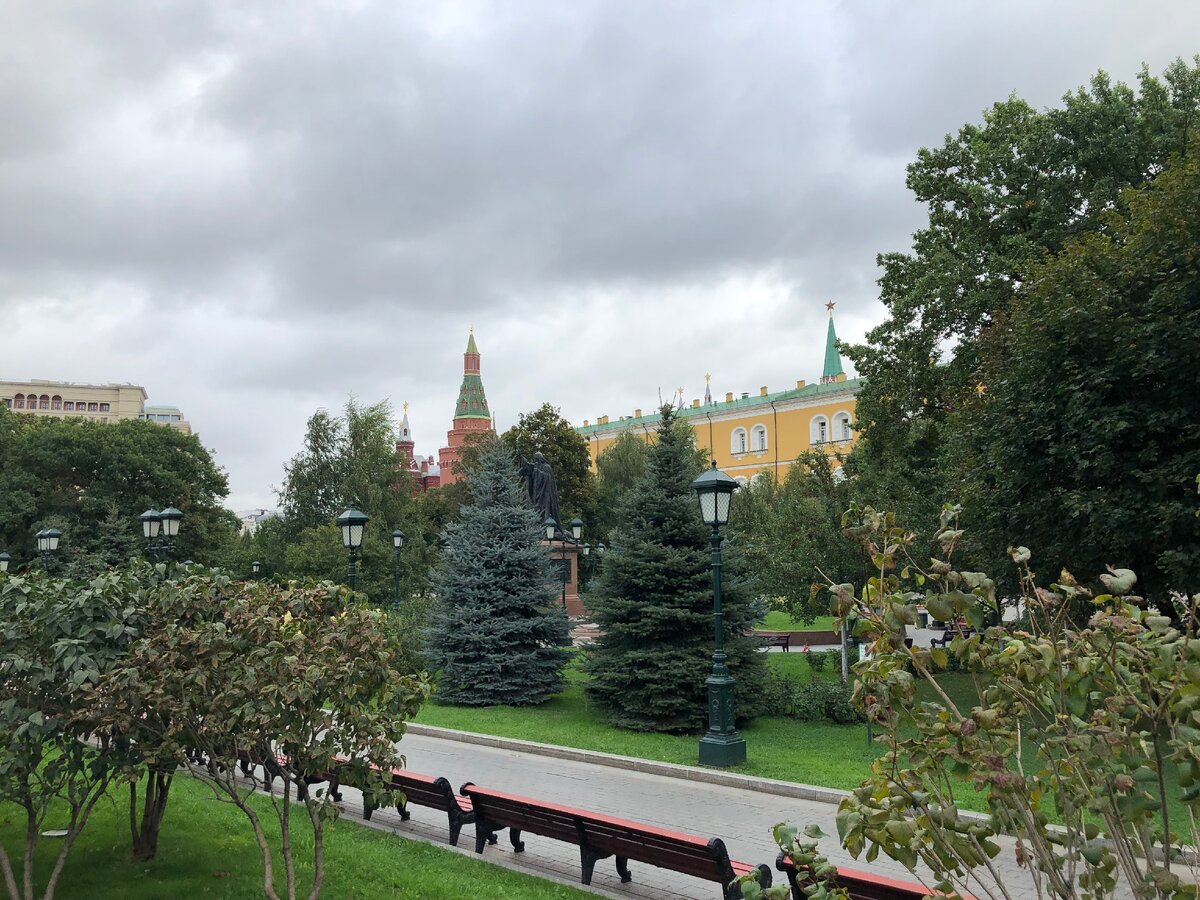 Александровский сад в Москве