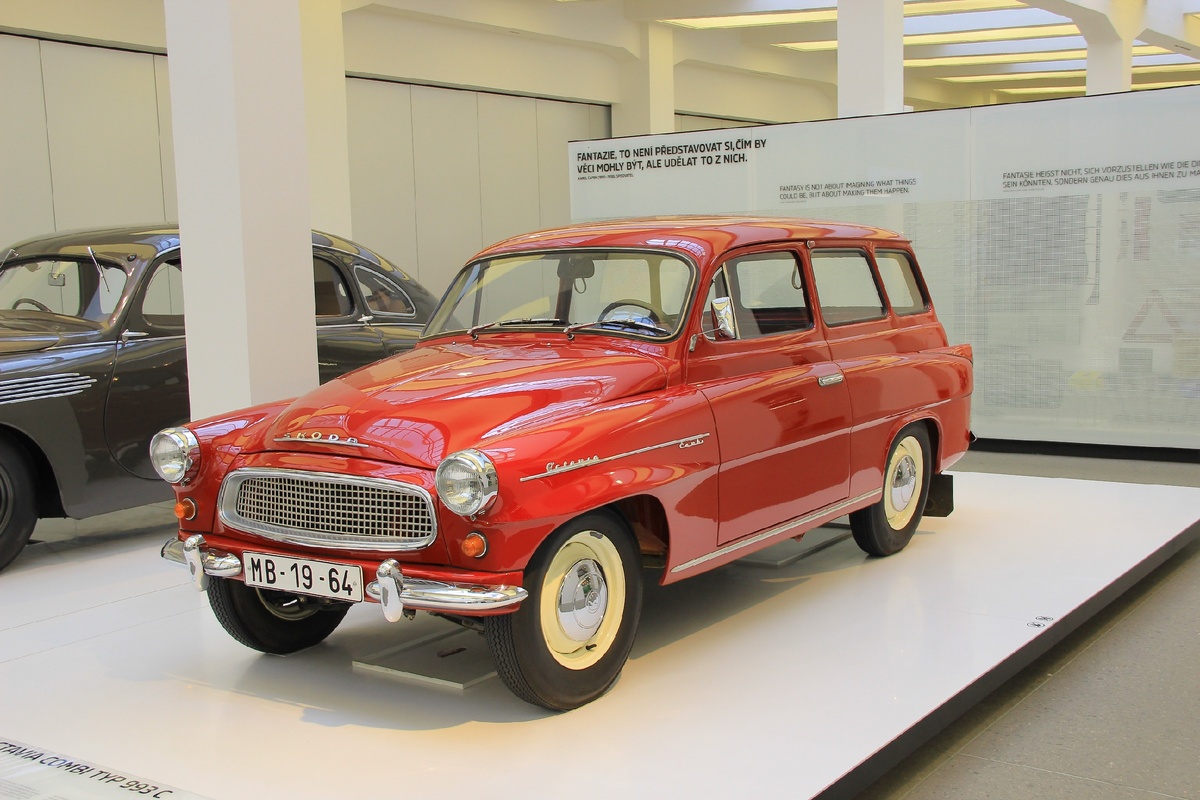 фото из музея автопроизводителя Škoda