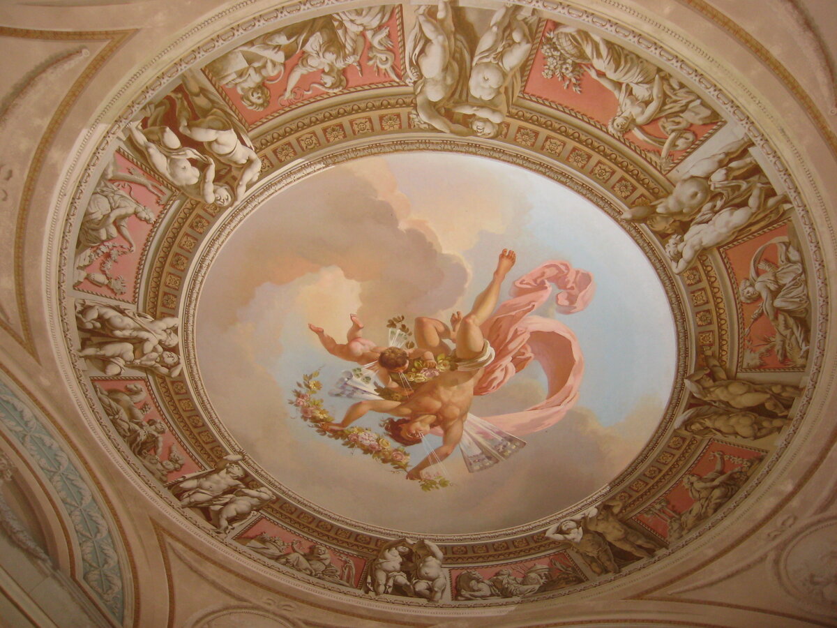 Внутри березового домика