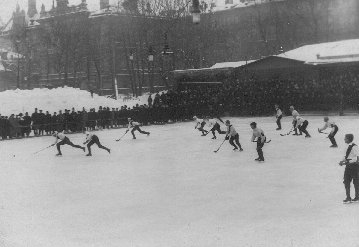 Состязание по хоккею в Юсуповом саду между юсуповцами и командой Нарва. 17 февраля 1913 года