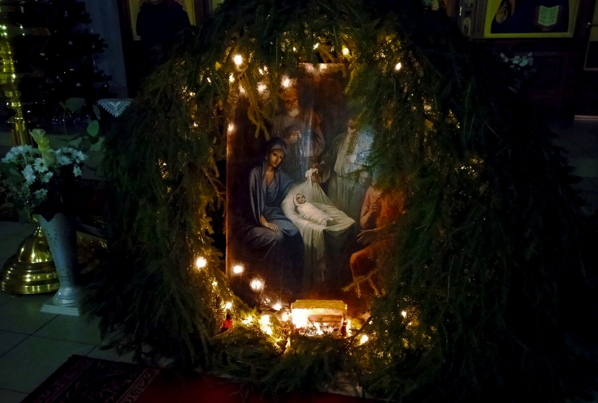 В нашем сельском храме на Рождество. Фото автора
