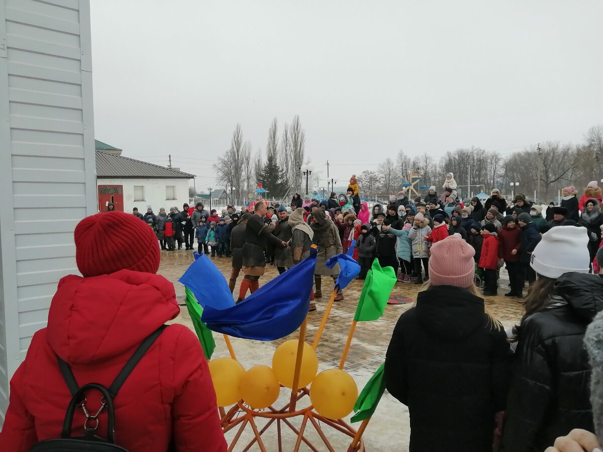 Прошла в моем городе масленица. Перетягивание каната, лазание на столб, игры  и проводы зимы | Познаем вместе! | Дзен