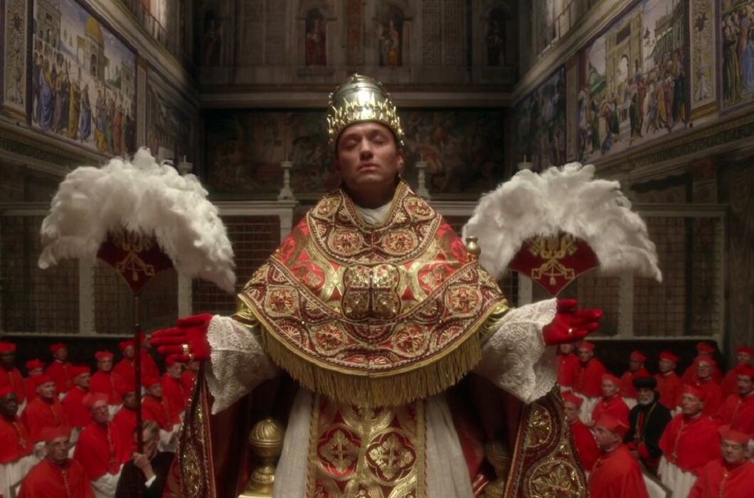 кадр из сериала "Молодой папа"