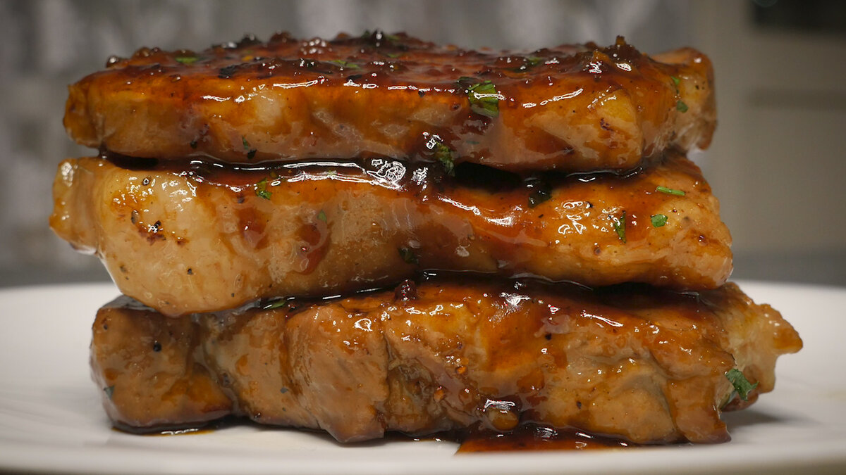 Свиная корейка в медово-чесночном соусе в китайском стиле.