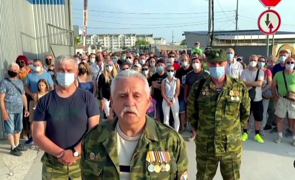 Выступление защитников гаражного кооператива "Юпитер". Скриншот репортажа с ТК "Первый Севастопольский"