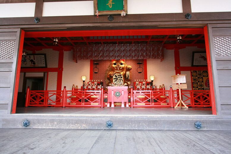   Храм кошек в японском городе Кагосима