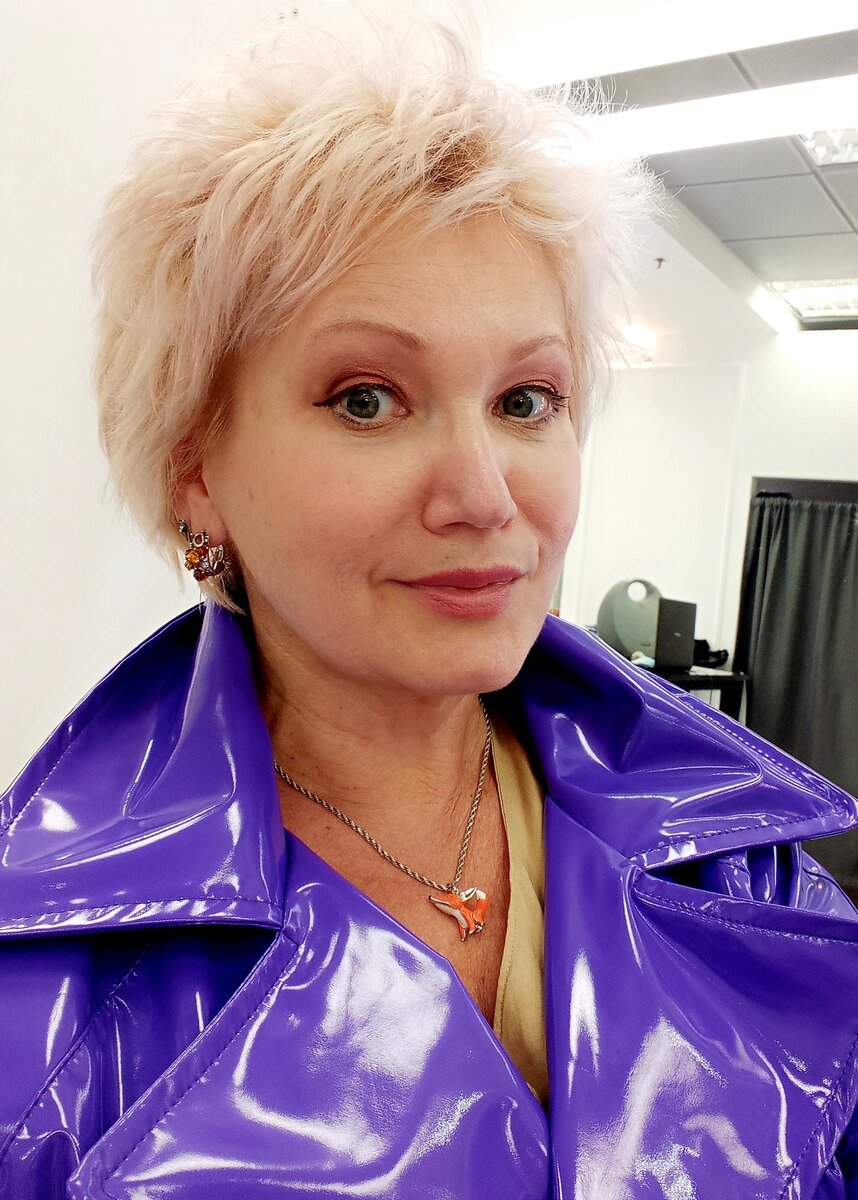 Кто сказал, что почти в 55 не хочется яркости? Может, это и есть моя "лебединая песня"?