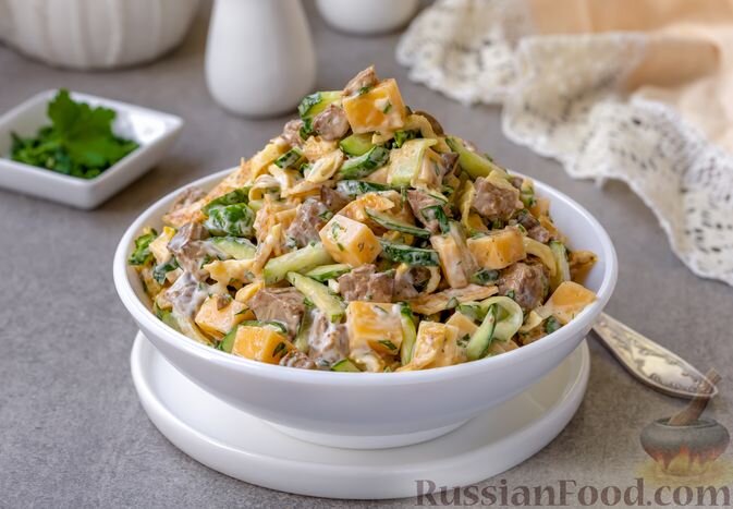 Салат из куриной печени с огурцами