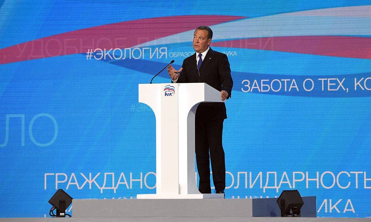 Дмитрий Медведев. 26 мая 2012 года на XIII Съезде "Единой России" был избран Председателем партии «Единая Россия».