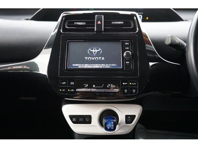 Интерьер Toyota Prius zvw50