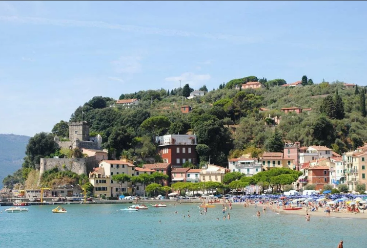 Замок Сан-Теренцо на мысе