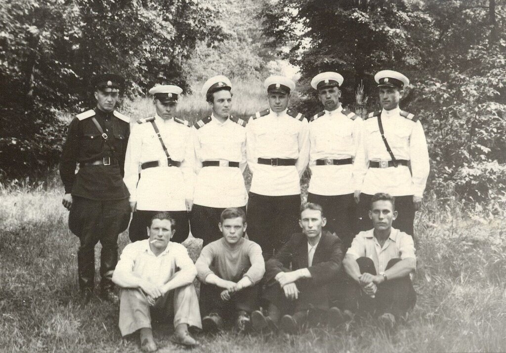 Лыткаринское отделение милиции и бригадмильцы. Неизвестный автор, 1955 год, пос. Лыткарино, Лыткаринский историко-краеведческий музей.