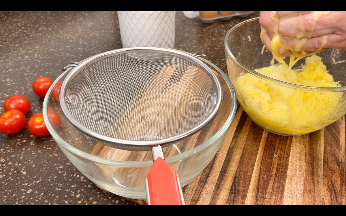 Отжать от картофеля жидкость