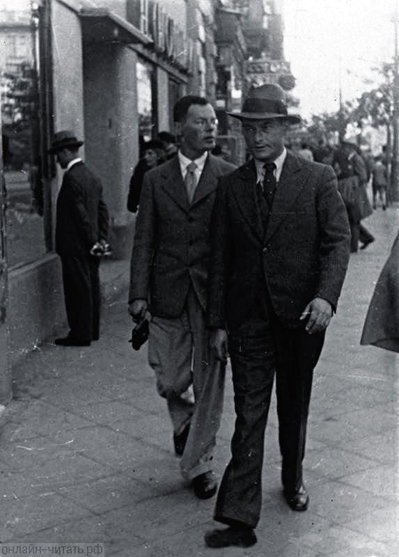 Илья Ильф и Евгений Петров во время поездки по Америке. 1935 год.