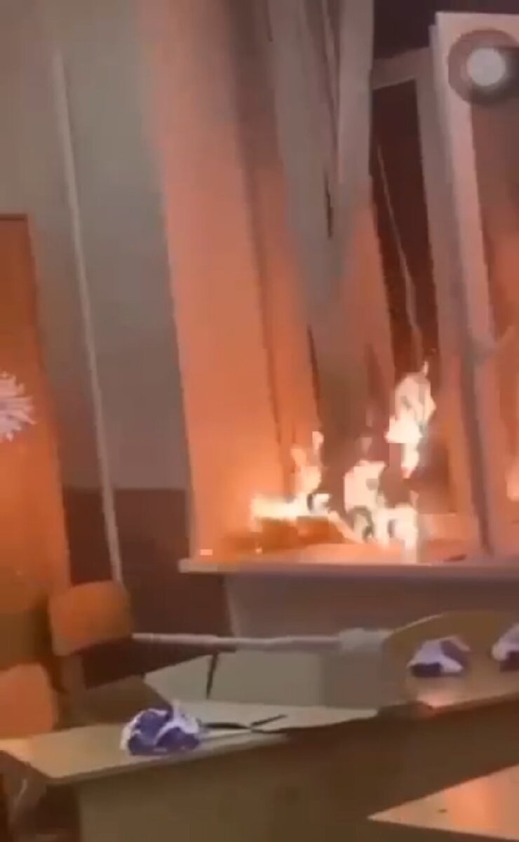 кадры одного из учеников школы в момент пожара