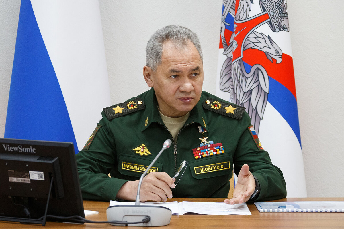 Ну тут не Путин, а Шойгу на фото. Просто его правильно поставить по такому случаю