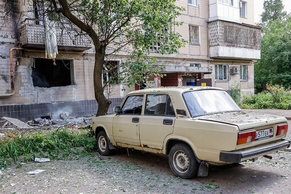     Пять детей погибли после обстрела Донецка с украинской стороны. Фото: Валентин Спринчак/ТАСС