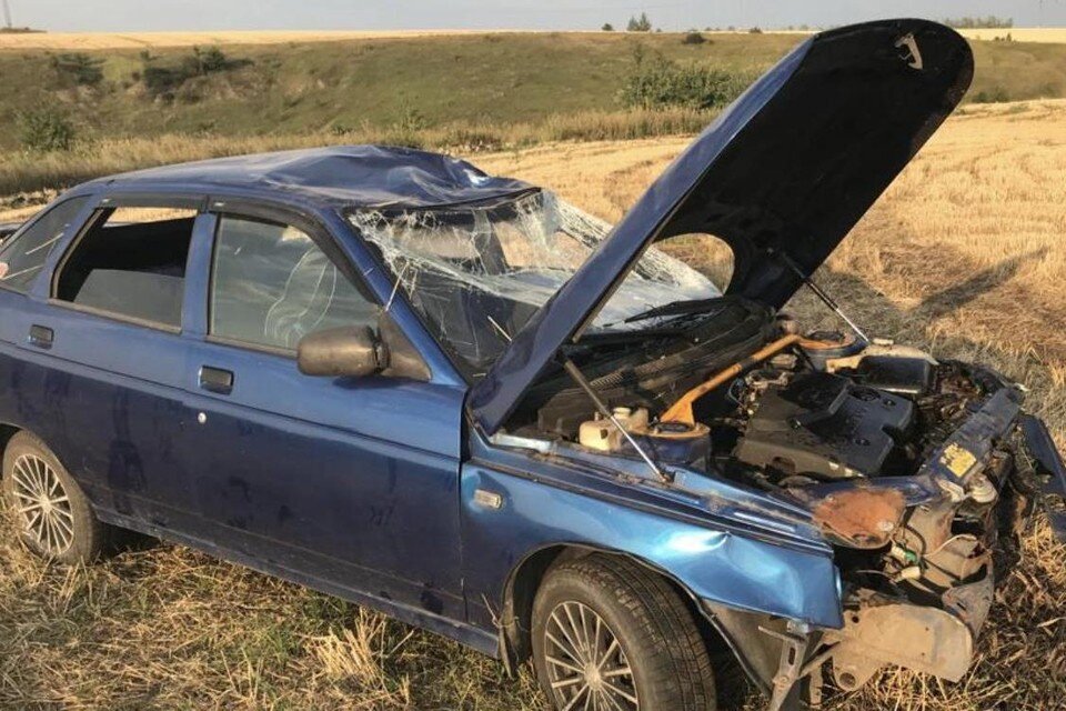     Под Липецком ВАЗ вылетел в кювет  Пресс-служба ГИБДД Липецкой области.
