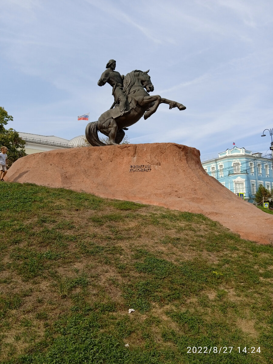 Памятник Евпатию Коловрату.