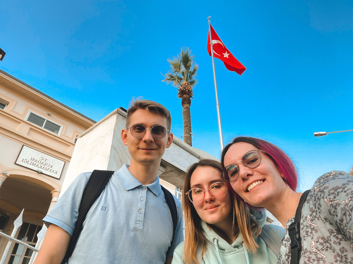 На фоне местной миграционной службы - "Гёч"