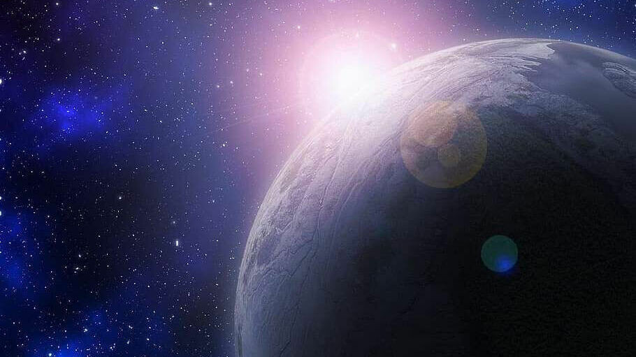     Младший научный сотрудник Института астрономии РАН Филипп Баженов объяснил, почему на поверхность Земли не прилетают объемные астероиды, которые могут нанести планете реальный и существенный вред.