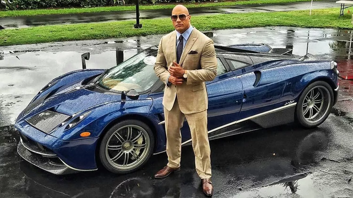 Крутой человек богатый. Дуэйн Джонсон car. Dwayne Johnson Pagani Huayra. Пагани машина Дуэйна Джонсона. Джейсон Стэтхэм Феррари.